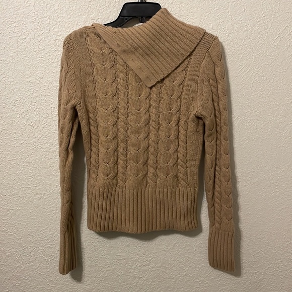 Vintage Banana Republic Tan Cable Knit Sweater with Button Collar - Picture 6 of 7